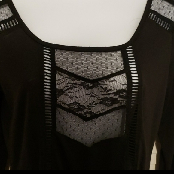 Like New Ultra Feminine Lace Panel Top - Picture 2 of 5